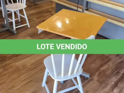 LOTE 002 -  01 MESA QUADRADA EM MADEIRA COM PÉS EM FERRO E 01 CADEIRA EM MADEIRA. (NO ESTADO) ATENÇÃO! FAZER A VISITAÇÃO ANTES DE ARREMATAR, NÃO SABEMOS SE FUNCIONA. LEILÃO NÃO TEM GARANTIA E NEM DEVOLUÇÃO, SUJEITO A POSSÍVEIS AVARIAS VISÍVEIS/OCULTAS E/OU AUSÊNCIA DE COMPONENTES.