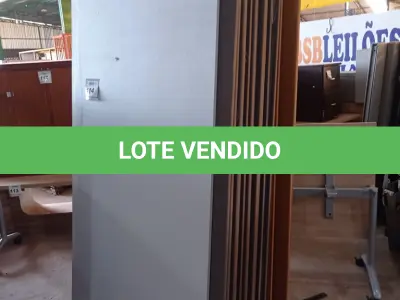 LOTE 114 - 17 TAMPOS EM MADEIRA. (NO ESTADO EM QUE SE ENCONTRA. SUJEITO A AVARIAS OCULTAS/VISÍVEIS.)