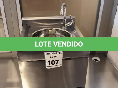 LOTE 107 - 01 PIA COM LAVATÓRIO EM INOX. (NO ESTADO) ATENÇÃO! FAZER A VISITAÇÃO ANTES DE ARREMATAR, NÃO SABEMOS SE FUNCIONA. LEILÃO NÃO TEM GARANTIA E NEM DEVOLUÇÃO, SUJEITO A POSSÍVEIS AVARIAS VISÍVEIS/OCULTAS E/OU AUSÊNCIA DE COMPONENTES.