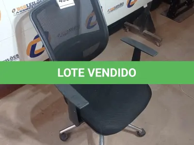 LOTE 498 - 01 CADEIRA DE ESCRITÓRIO. (NO ESTADO EM QUE SE ENCONTRA. SUJEITO A AVARIAS OCULTAS/VISÍVEIS.)