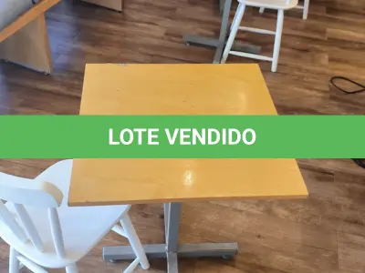 LOTE 005 - 01 MESA QUADRADA EM MADEIRA COM PÉS EM FERRO E 01 CADEIRA EM MADEIRA.   (NO ESTADO) ATENÇÃO! FAZER A VISITAÇÃO ANTES DE ARREMATAR, NÃO SABEMOS SE FUNCIONA. LEILÃO NÃO TEM GARANTIA E NEM DEVOLUÇÃO, SUJEITO A POSSÍVEIS AVARIAS VISÍVEIS/OCULTAS E/OU AUSÊNCIA DE COMPONENTES.