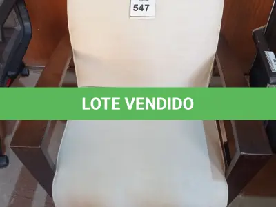 LOTE 547 - 01 POLTRONA (EASY CHAIR). (NO ESTADO EM QUE SE ENCONTRA. SUJEITO A AVARIAS OCULTAS/VISÍVEIS.)