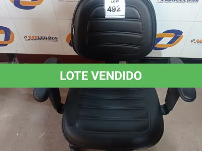 LOTE 492 - 01 CADEIRA DE ESCRITÓRIO. (NO ESTADO EM QUE SE ENCONTRA. SUJEITO A AVARIAS OCULTAS/VISÍVEIS.)