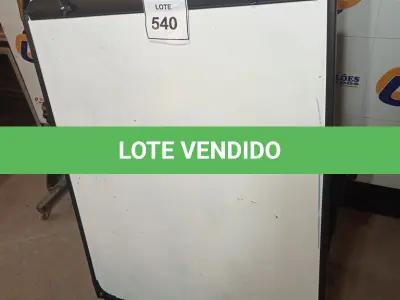 LOTE 540 - 01 QUADRO BRANCO. (NO ESTADO EM QUE SE ENCONTRA. SUJEITO A AVARIAS OCULTAS/VISÍVEIS.)