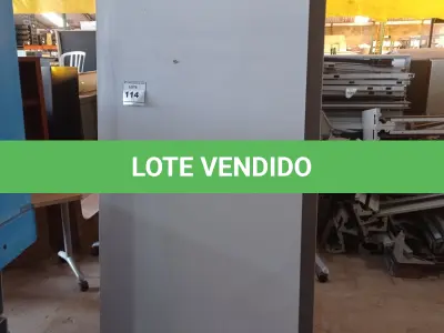 LOTE 114 - 17 TAMPOS EM MADEIRA. (NO ESTADO EM QUE SE ENCONTRA. SUJEITO A AVARIAS OCULTAS/VISÍVEIS.)