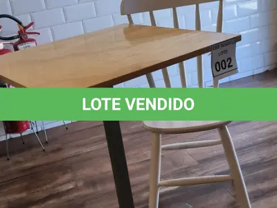LOTE 002 -  01 MESA QUADRADA EM MADEIRA COM PÉS EM FERRO E 01 CADEIRA EM MADEIRA. (NO ESTADO) ATENÇÃO! FAZER A VISITAÇÃO ANTES DE ARREMATAR, NÃO SABEMOS SE FUNCIONA. LEILÃO NÃO TEM GARANTIA E NEM DEVOLUÇÃO, SUJEITO A POSSÍVEIS AVARIAS VISÍVEIS/OCULTAS E/OU AUSÊNCIA DE COMPONENTES.
