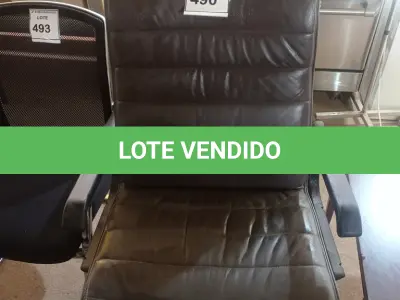LOTE 490 - 01 CADEIRA DE ESCRITÓRIO. (NO ESTADO EM QUE SE ENCONTRA. SUJEITO A AVARIAS OCULTAS/VISÍVEIS.)