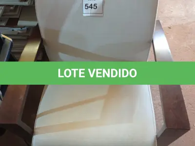 LOTE 545 - 01 POLTRONA (EASY CHAIR). (NO ESTADO EM QUE SE ENCONTRA. SUJEITO A AVARIAS OCULTAS/VISÍVEIS.)