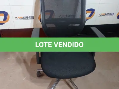 LOTE 498 - 01 CADEIRA DE ESCRITÓRIO. (NO ESTADO EM QUE SE ENCONTRA. SUJEITO A AVARIAS OCULTAS/VISÍVEIS.)