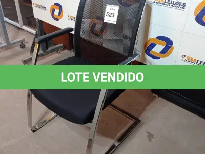 LOTE 523 - 01 CADEIRA DE ESCRITÓRIO. (NO ESTADO EM QUE SE ENCONTRA. SUJEITO A AVARIAS OCULTAS/VISÍVEIS.)