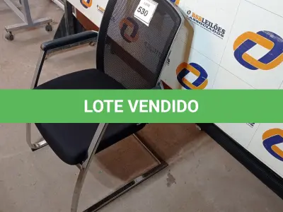 LOTE 530 - 01 CADEIRA DE ESCRITÓRIO. (NO ESTADO EM QUE SE ENCONTRA. SUJEITO A AVARIAS OCULTAS/VISÍVEIS.)
