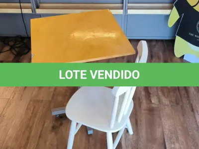 LOTE 005 - 01 MESA QUADRADA EM MADEIRA COM PÉS EM FERRO E 01 CADEIRA EM MADEIRA.   (NO ESTADO) ATENÇÃO! FAZER A VISITAÇÃO ANTES DE ARREMATAR, NÃO SABEMOS SE FUNCIONA. LEILÃO NÃO TEM GARANTIA E NEM DEVOLUÇÃO, SUJEITO A POSSÍVEIS AVARIAS VISÍVEIS/OCULTAS E/OU AUSÊNCIA DE COMPONENTES.