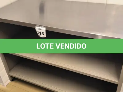 LOTE 115 - 01 PRATELEIRA EM FERRO COM TAMPO EM INOX. (NO ESTADO) ATENÇÃO! FAZER A VISITAÇÃO ANTES DE ARREMATAR, NÃO SABEMOS SE FUNCIONA. LEILÃO NÃO TEM GARANTIA E NEM DEVOLUÇÃO, SUJEITO A POSSÍVEIS AVARIAS VISÍVEIS/OCULTAS E/OU AUSÊNCIA DE COMPONENTES.