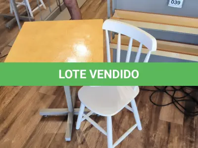 LOTE 013 - 01 MESA QUADRADA EM MADEIRA COM PÉS EM FERRO E 01 CADEIRA EM MADEIRA. (NO ESTADO) ATENÇÃO! FAZER A VISITAÇÃO ANTES DE ARREMATAR, NÃO SABEMOS SE FUNCIONA. LEILÃO NÃO TEM GARANTIA E NEM DEVOLUÇÃO, SUJEITO A POSSÍVEIS AVARIAS VISÍVEIS/OCULTAS E/OU AUSÊNCIA DE COMPONENTES.
