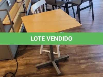 LOTE 016 - 01 MESA QUADRADA EM MADEIRA COM PÉS EM FERRO E 01 CADEIRA EM MADEIRA.  (NO ESTADO) ATENÇÃO! FAZER A VISITAÇÃO ANTES DE ARREMATAR, NÃO SABEMOS SE FUNCIONA. LEILÃO NÃO TEM GARANTIA E NEM DEVOLUÇÃO, SUJEITO A POSSÍVEIS AVARIAS VISÍVEIS/OCULTAS E/OU AUSÊNCIA DE COMPONENTES.