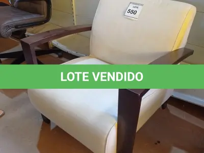 LOTE 550 - 01 POLTRONA (EASY CHAIR) (NO ESTADO EM QUE SE ENCONTRA. SUJEITO A AVARIAS OCULTAS/VISÍVEIS.)
