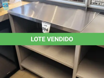 LOTE 094 - 01 PRATELEIRA EM FERRO COM TAMPO EM INOX. (NO ESTADO) ATENÇÃO! FAZER A VISITAÇÃO ANTES DE ARREMATAR, NÃO SABEMOS SE FUNCIONA. LEILÃO NÃO TEM GARANTIA E NEM DEVOLUÇÃO, SUJEITO A POSSÍVEIS AVARIAS VISÍVEIS/OCULTAS E/OU AUSÊNCIA DE COMPONENTES.