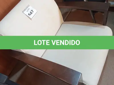 LOTE 547 - 01 POLTRONA (EASY CHAIR). (NO ESTADO EM QUE SE ENCONTRA. SUJEITO A AVARIAS OCULTAS/VISÍVEIS.)