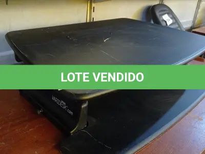 LOTE 529 - 01 STAND UP DESK. (NO ESTADO EM QUE SE ENCONTRA. SUJEITO A AVARIAS OCULTAS/VISÍVEIS.) 