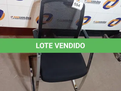 LOTE 554 - 01 CADEIRA DE ESCRITÓRIO. (NO ESTADO EM QUE SE ENCONTRA. SUJEITO A AVARIAS OCULTAS/VISÍVEIS.)