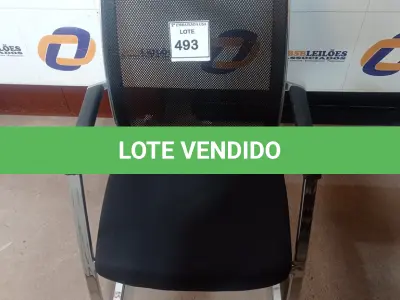 LOTE 493 - 01 CADEIRA DE ESCRITÓRIO. (NO ESTADO EM QUE SE ENCONTRA. SUJEITO A AVARIAS OCULTAS/VISÍVEIS.)