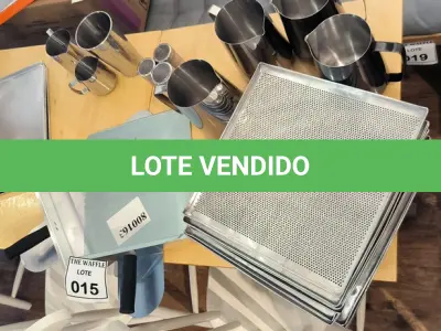 LOTE 015 - 11 ASSADEIRAS PERFURADAS, 3 ASSADEIRAS SEM FURO, 04 JARRAS EM INOX GRANDE, 1 PITCHER MÉDIO,01 PITCHER PEQUENO, 01 COPO EM INOX GRANDE, 4 POLVILHADOS EM INOX E 2 PÁS DE FORNO EM INOX.  (NO ESTADO) ATENÇÃO! FAZER A VISITAÇÃO ANTES DE ARREMATAR, NÃO SABEMOS SE FUNCIONA. LEILÃO NÃO TEM GARANTIA E NEM DEVOLUÇÃO, SUJEITO A POSSÍVEIS AVARIAS VISÍVEIS/OCULTAS E/OU AUSÊNCIA DE COMPONENTES.