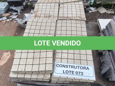 LOTE 073 - APROXIMADAMENTE 45,00 M² PLACA 30X30 (PASTILHA) - MARCA NÃO IDENTIFICADA. (NO ESTADO EM QUE SE ENCONTRA. SUJEITO A AVARIAS OCULTAS/VISÍVEIS.)