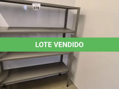 LOTE 078 - 01 ESTANTE DE FERRO COM 04 PRATELEIRAS. (NO ESTADO) ATENÇÃO! FAZER A VISITAÇÃO ANTES DE ARREMATAR, NÃO SABEMOS SE FUNCIONA. LEILÃO NÃO TEM GARANTIA E NEM DEVOLUÇÃO, SUJEITO A POSSÍVEIS AVARIAS VISÍVEIS/OCULTAS E/OU AUSÊNCIA DE COMPONENTES.