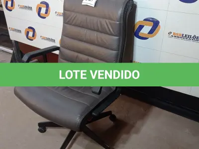 LOTE 543 - 01 CADEIRA DE ESCRITÓRIO. (NO ESTADO EM QUE SE ENCONTRA. SUJEITO A AVARIAS OCULTAS/VISÍVEIS.)