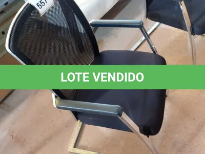 LOTE 557 - 01 CADEIRA DE ESCRITÓRIO. (NO ESTADO EM QUE SE ENCONTRA. SUJEITO A AVARIAS OCULTAS/VISÍVEIS.)