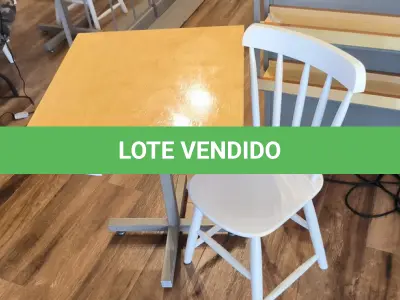 LOTE 016 - 01 MESA QUADRADA EM MADEIRA COM PÉS EM FERRO E 01 CADEIRA EM MADEIRA.  (NO ESTADO) ATENÇÃO! FAZER A VISITAÇÃO ANTES DE ARREMATAR, NÃO SABEMOS SE FUNCIONA. LEILÃO NÃO TEM GARANTIA E NEM DEVOLUÇÃO, SUJEITO A POSSÍVEIS AVARIAS VISÍVEIS/OCULTAS E/OU AUSÊNCIA DE COMPONENTES.