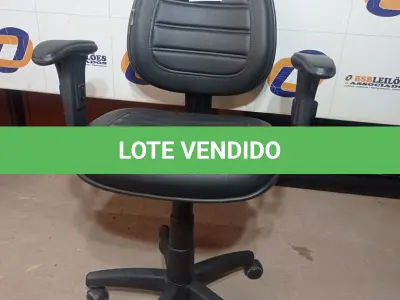 LOTE 492 - 01 CADEIRA DE ESCRITÓRIO. (NO ESTADO EM QUE SE ENCONTRA. SUJEITO A AVARIAS OCULTAS/VISÍVEIS.)