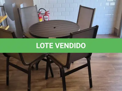 LOTE 014 - 01 MESA REDONDA EM ALUMÍNIO COM 04 CADEIRAS. (NO ESTADO) ATENÇÃO! FAZER A VISITAÇÃO ANTES DE ARREMATAR, NÃO SABEMOS SE FUNCIONA. LEILÃO NÃO TEM GARANTIA E NEM DEVOLUÇÃO, SUJEITO A POSSÍVEIS AVARIAS VISÍVEIS/OCULTAS E/OU AUSÊNCIA DE COMPONENTES.