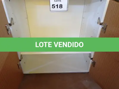 LOTE 518 - 01 ARMÁRIO BAIXO DE 02 PORTAS MADEIRA CLARA. (NO ESTADO EM QUE SE ENCONTRA. SUJEITO A AVARIAS OCULTAS/VISÍVEIS.)