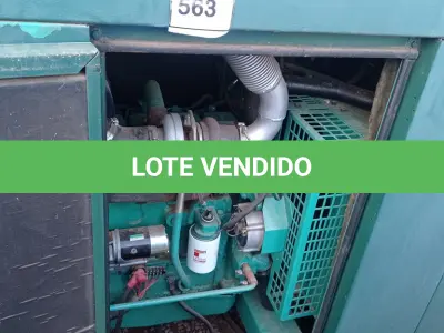 LOTE 563 - 01 GERADOR 60KVA MOTOR CUMMINS 4 CILINDROS DIESEL. (NO ESTADO EM QUE SE ENCONTRA. SUJEITO A AVARIAS OCULTAS/VISÍVEIS.) AV9678G