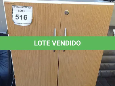 LOTE 516 - 01 ARMÁRIO BAIXO DE 02 PORTAS MADEIRA CLARA. (NO ESTADO EM QUE SE ENCONTRA. SUJEITO A AVARIAS OCULTAS/VISÍVEIS.)