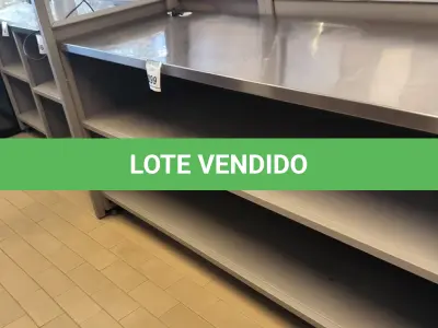 LOTE 099 - 01 PRATELEIRA EM FERRO COM TAMPO EM INOX. (NO ESTADO) ATENÇÃO! FAZER A VISITAÇÃO ANTES DE ARREMATAR, NÃO SABEMOS SE FUNCIONA. LEILÃO NÃO TEM GARANTIA E NEM DEVOLUÇÃO, SUJEITO A POSSÍVEIS AVARIAS VISÍVEIS/OCULTAS E/OU AUSÊNCIA DE COMPONENTES.