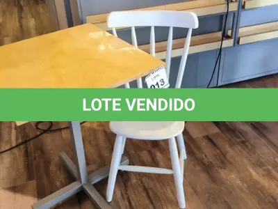 LOTE 013 - 01 MESA QUADRADA EM MADEIRA COM PÉS EM FERRO E 01 CADEIRA EM MADEIRA. (NO ESTADO) ATENÇÃO! FAZER A VISITAÇÃO ANTES DE ARREMATAR, NÃO SABEMOS SE FUNCIONA. LEILÃO NÃO TEM GARANTIA E NEM DEVOLUÇÃO, SUJEITO A POSSÍVEIS AVARIAS VISÍVEIS/OCULTAS E/OU AUSÊNCIA DE COMPONENTES.