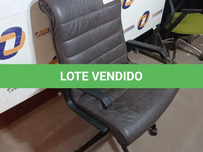 LOTE 553 - 01 CADEIRA DE ESCRITÓRIO. (NO ESTADO EM QUE SE ENCONTRA. SUJEITO A AVARIAS OCULTAS/VISÍVEIS.)