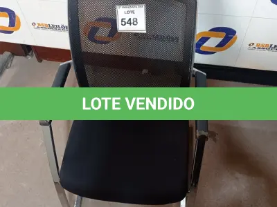 LOTE 548 - 01 CADEIRA DE ESCRITÓRIO. (NO ESTADO EM QUE SE ENCONTRA. SUJEITO A AVARIAS OCULTAS/VISÍVEIS.)