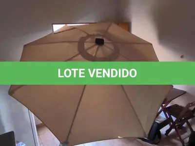 LOTE 170 - 01 OMBRELONE DE LED SEM A BASE.  (NO ESTADO) ATENÇÃO! FAZER A VISITAÇÃO ANTES DE ARREMATAR, NÃO SABEMOS SE FUNCIONA. LEILÃO NÃO TEM GARANTIA E NEM DEVOLUÇÃO, SUJEITO A POSSÍVEIS AVARIAS VISÍVEIS/OCULTAS E/OU AUSÊNCIA DE COMPONENTES.