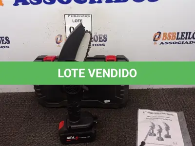 LOTE 036 - 01 MINI MOTOSSERRA ELÉTRICA A BATERIA.  (NO ESTADO) ATENÇÃO! FAZER A VISITAÇÃO ANTES DE ARREMATAR, NÃO SABEMOS SE FUNCIONA. LEILÃO NÃO TEM GARANTIA E NEM DEVOLUÇÃO, SUJEITO A POSSÍVEIS AVARIAS VISÍVEIS/OCULTAS E/OU AUSÊNCIA DE COMPONENTES.