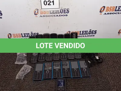 LOTE 021 - 21 CELULARES DE BOTÃO (NO ESTADO) ATENÇÃO! FAZER A VISITAÇÃO ANTES DE ARREMATAR, NÃO SABEMOS SE FUNCIONA. LEILÃO NÃO TEM GARANTIA E NEM DEVOLUÇÃO, SUJEITO A POSSÍVEIS AVARIAS VISÍVEIS/OCULTAS E/OU AUSÊNCIA DE COMPONENTES.