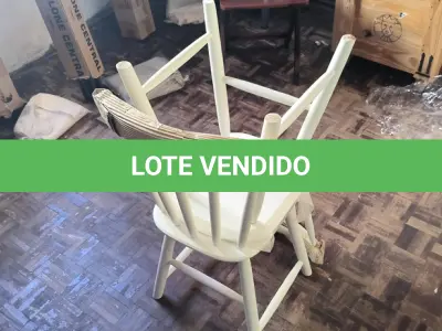 LOTE 185 - 02 CADEIRAS EM MADEIRA BRANCA (NOVO). (NO ESTADO) ATENÇÃO! FAZER A VISITAÇÃO ANTES DE ARREMATAR, NÃO SABEMOS SE FUNCIONA. LEILÃO NÃO TEM GARANTIA E NEM DEVOLUÇÃO, SUJEITO A POSSÍVEIS AVARIAS VISÍVEIS/OCULTAS E/OU AUSÊNCIA DE COMPONENTES.