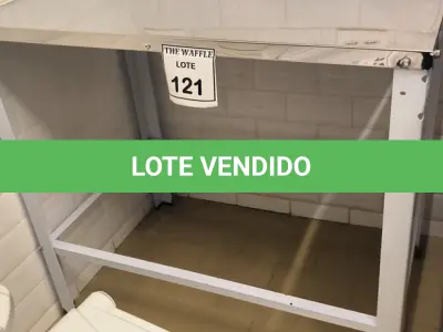 LOTE 121 - 01 MESA ALTA. (NO ESTADO) ATENÇÃO! FAZER A VISITAÇÃO ANTES DE ARREMATAR, NÃO SABEMOS SE FUNCIONA. LEILÃO NÃO TEM GARANTIA E NEM DEVOLUÇÃO, SUJEITO A POSSÍVEIS AVARIAS VISÍVEIS/OCULTAS E/OU AUSÊNCIA DE COMPONENTES.