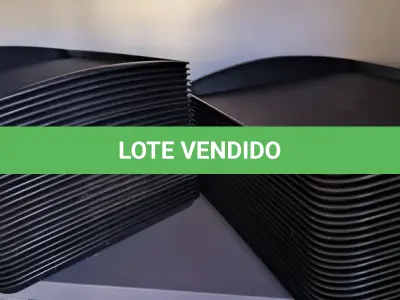 LOTE 174 - 50 BANDEJAS EM PLÁSTICO. (NO ESTADO) ATENÇÃO! FAZER A VISITAÇÃO ANTES DE ARREMATAR, NÃO SABEMOS SE FUNCIONA. LEILÃO NÃO TEM GARANTIA E NEM DEVOLUÇÃO, SUJEITO A POSSÍVEIS AVARIAS VISÍVEIS/OCULTAS E/OU AUSÊNCIA DE COMPONENTES.