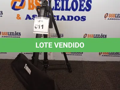 LOTE 011 - 01 TRIPÉ PARA CÂMERA TOMATE MTG-3016. (NO ESTADO) ATENÇÃO! FAZER A VISITAÇÃO ANTES DE ARREMATAR, NÃO SABEMOS SE FUNCIONA. LEILÃO NÃO TEM GARANTIA E NEM DEVOLUÇÃO, SUJEITO A POSSÍVEIS AVARIAS VISÍVEIS/OCULTAS E/OU AUSÊNCIA DE COMPONENTES.