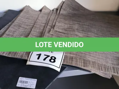 LOTE 178 - 15 JOGOS AMERICANO PARA MESA SENDO 02 JOGOS DE BORRACHA. (NO ESTADO) ATENÇÃO! FAZER A VISITAÇÃO DE ARREMATAR, NÃO SABEMOS SE FUNCIONA. LEILÃO NÃO TEM GARANTIA E NEM DEVOLUÇÃO, SUJEITO A POSSÍVEIS AVARIAS VISÍVEIS/OCULTAS E/OU AUSÊNCIA DE COMPONENTES.