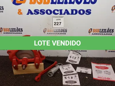 LOTE 227 - 01 DEBULHADOR DE MILHO MARCA BOTINI. (NO ESTADO) ATENÇÃO! FAZER A VISITAÇÃO ANTES DE ARREMATAR, NÃO SABEMOS SE FUNCIONA. LEILÃO NÃO TEM GARANTIA E NEM DEVOLUÇÃO, SUJEITO A POSSÍVEIS AVARIAS VISÍVEIS/OCULTAS E/OU AUSÊNCIA DE COMPONENTES.