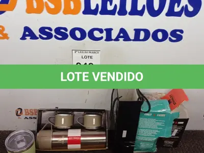LOTE 040 - 01 COPO COM SOM, 01 COPO STANLEY E 1 GARRAFA COM 3 CANECAS.  (NO ESTADO) ATENÇÃO! FAZER A VISITAÇÃO ANTES DE ARREMATAR, NÃO SABEMOS SE FUNCIONA. LEILÃO NÃO TEM GARANTIA E NEM DEVOLUÇÃO, SUJEITO A POSSÍVEIS AVARIAS VISÍVEIS/OCULTAS E/OU AUSÊNCIA DE COMPONENTES.